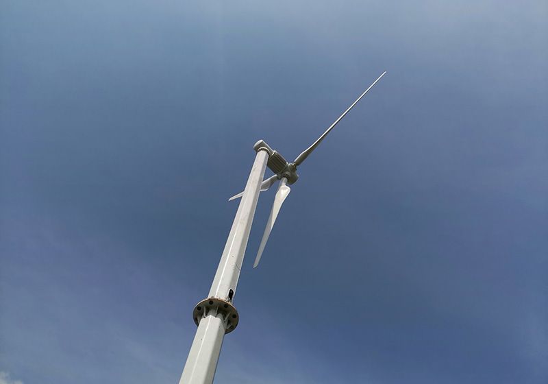 小型家用光伏板和小型風(fēng)力發(fā)電機(jī)能同時(shí)連接電池嗎？